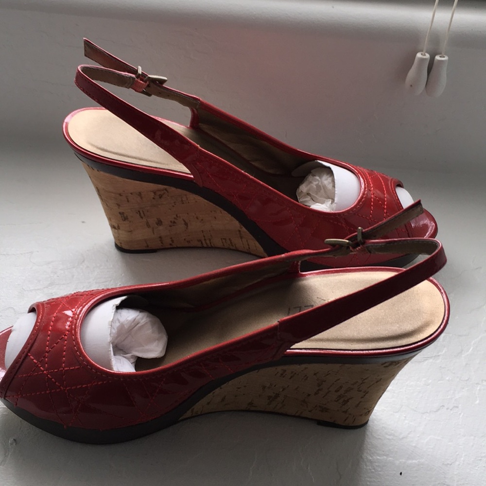 Vaneli Red “Denley” Open toe sling 3-4 inches